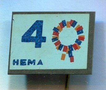 HEMA 40 jaar blik speldje ( L_037 ), Verzenden, Zo goed als nieuw, Merk, Speldje of Pin