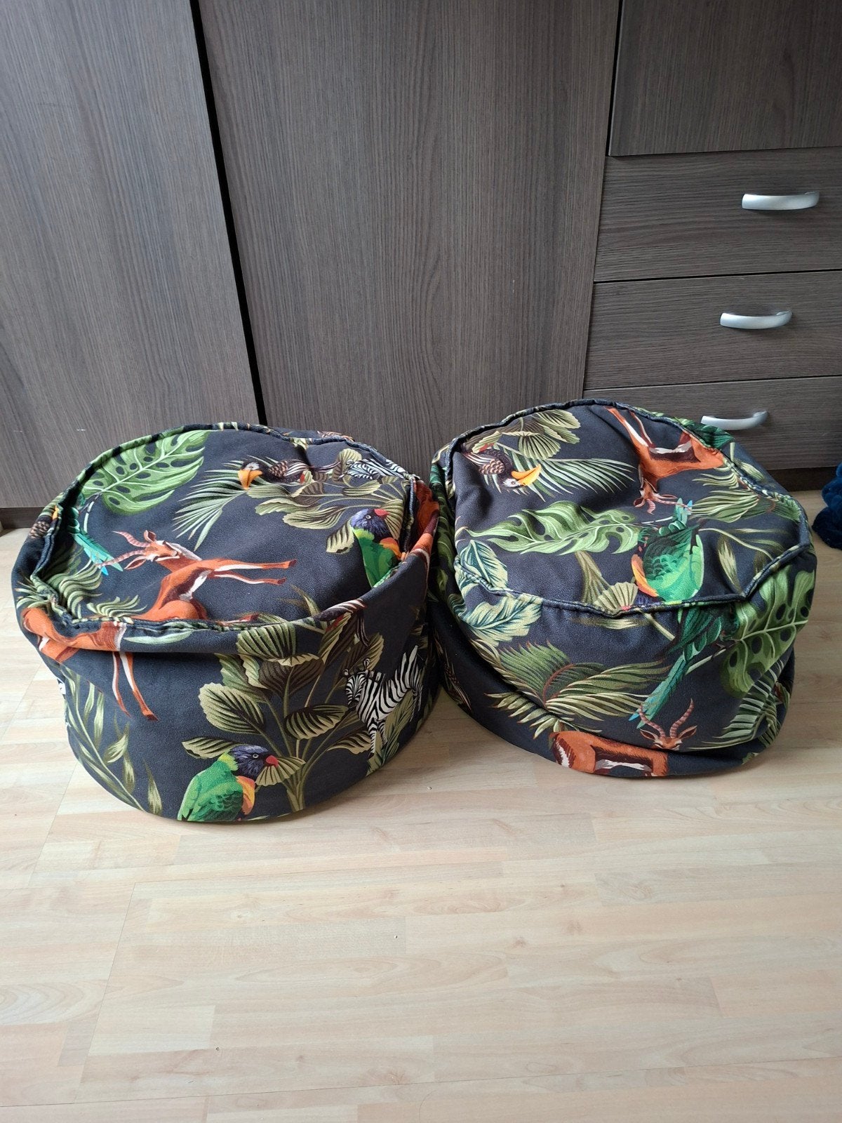 Set van 2 poefs met jungleprint, Huis en Inrichting, Ophalen, Minder dan 50 cm, Gebruikt, Rond