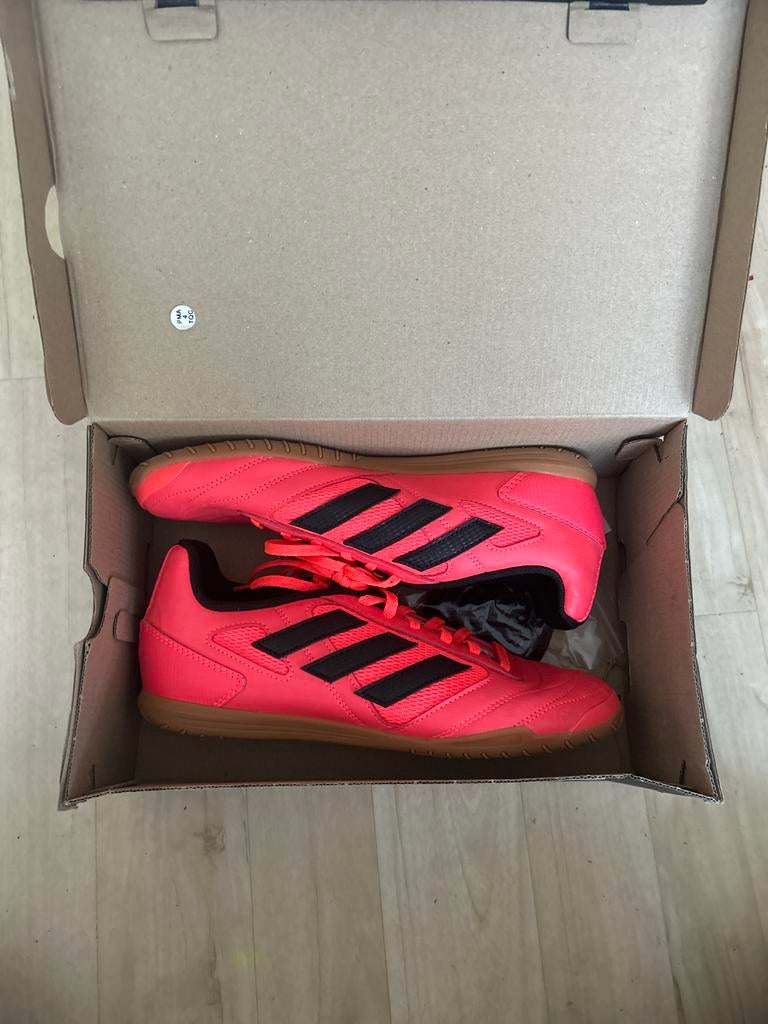 Adidas Super Sala 2 zaalvoetbalschoenen nieuw!, Maat XS of kleiner, Ophalen of Verzenden, Zo goed als nieuw, Schoenen