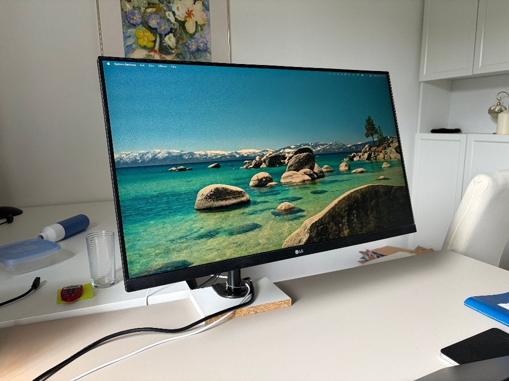 27 inch monitor LG, Computers en Software, Monitoren, Zo goed als nieuw, 61 t/m 100 Hz, HDMI, In hoogte verstelbaar, Draaibaar