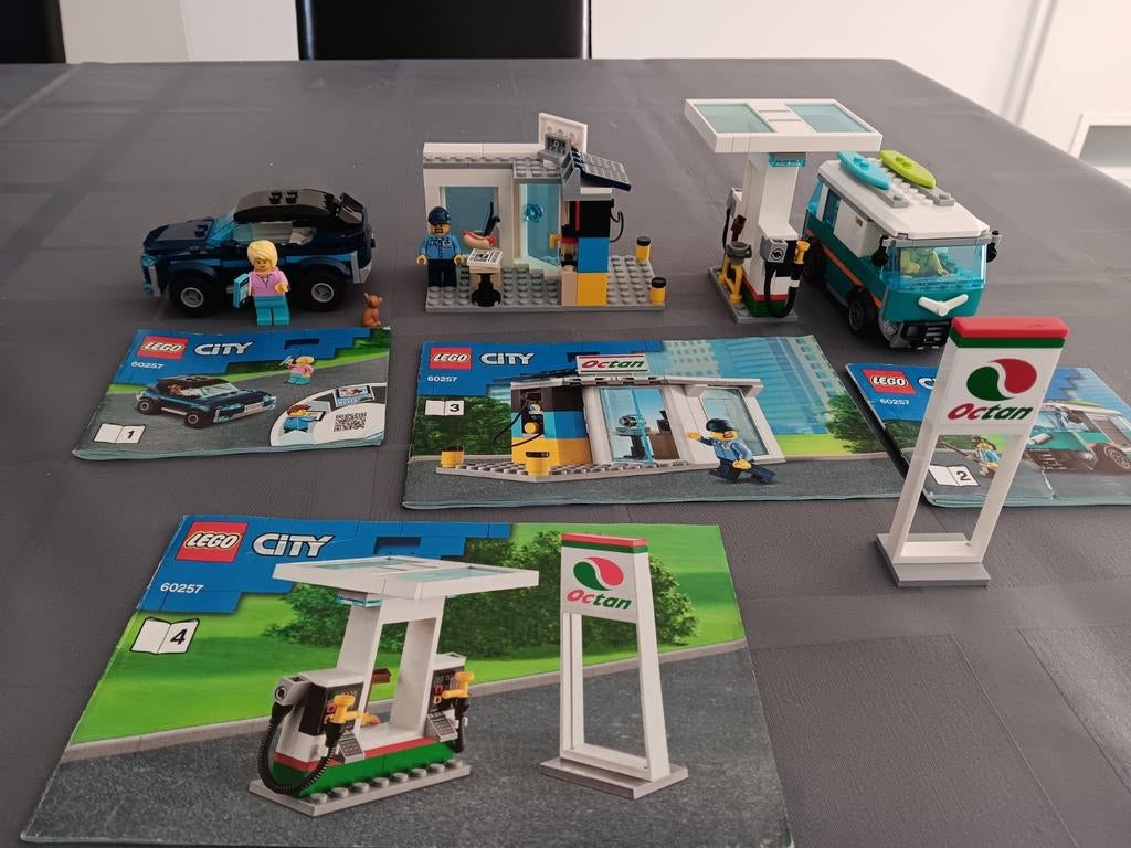 LEGO City 60257 Tankstation met SUV en Camper, Ophalen of Verzenden, Zo goed als nieuw, Jongen of Meisje