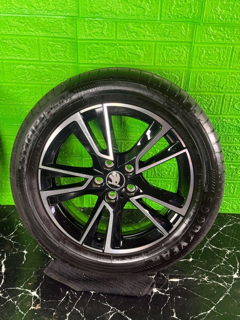 Originele Skoda Fabia velgen 16" 5x100 zomer 7mm! polo ibiza, Niet ingevuld, Gebruikt, 16 inch, Banden en Velgen