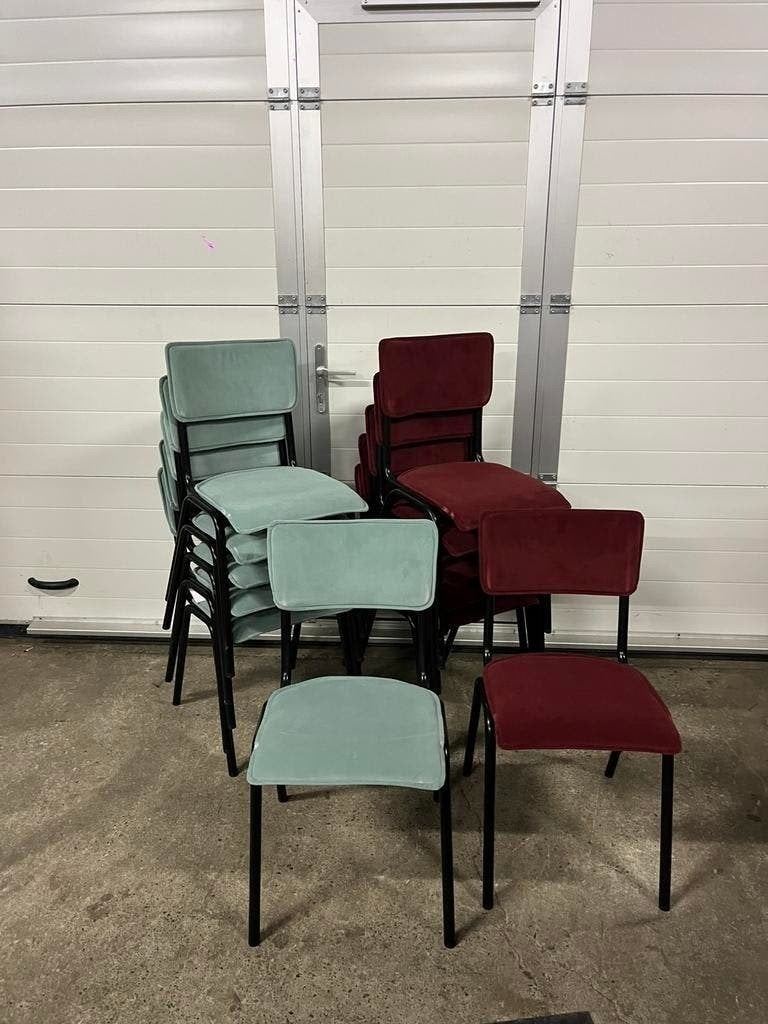 149 Stapelbare horeca restaurant, kantine stoelen nieuw, Huis en Inrichting, Stoelen, Ophalen, Zo goed als nieuw, Stof, Vijf, Zes of meer stoelen