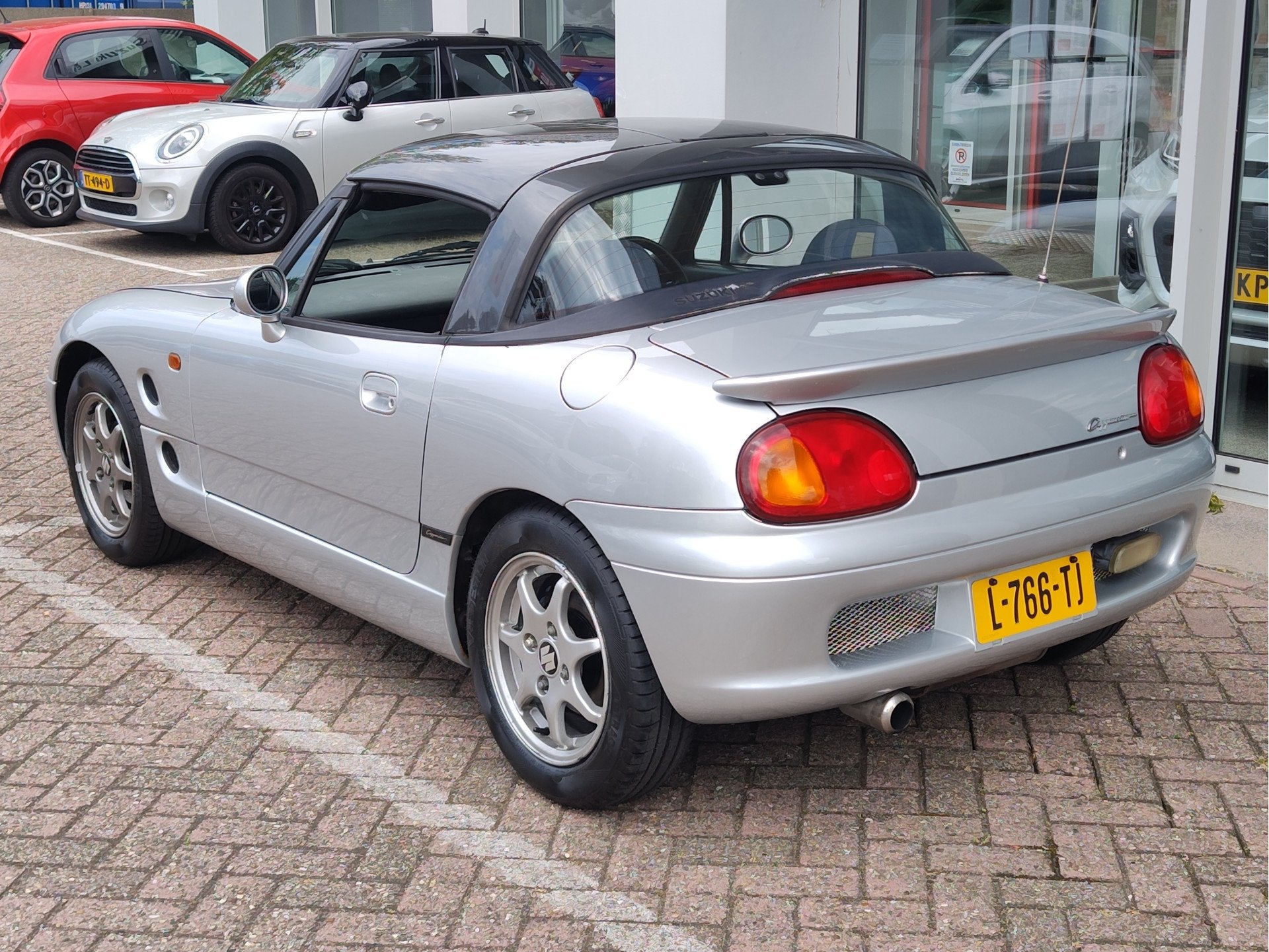 Suzuki Cappuccino 0.7 ROADSTER AUTOMAAT Airco | Audio-instal, Auto's, Oldtimers, 64 pk, Zwart, Cabriolet, Bedrijf