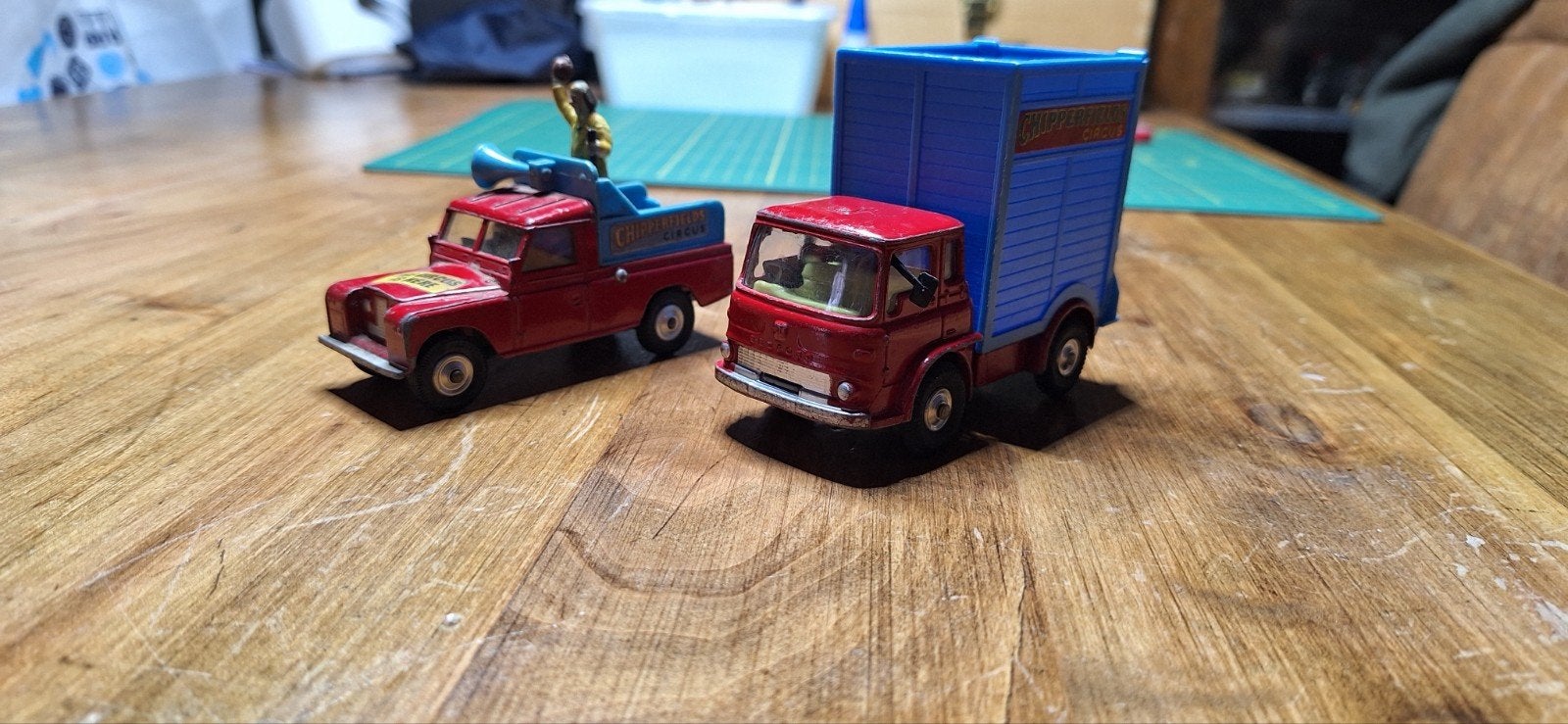 Corgi Chipperfield's Circus Set: Giraffenwagen & Landrover, Ophalen of Verzenden