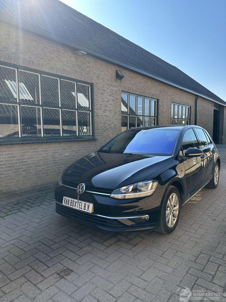 Volkswagen Golf 1.0 TSI Comfortline (bj 2018), Auto diversen, Schadeauto's, Volkswagen, Zwart, Handgeschakeld, 999 cc