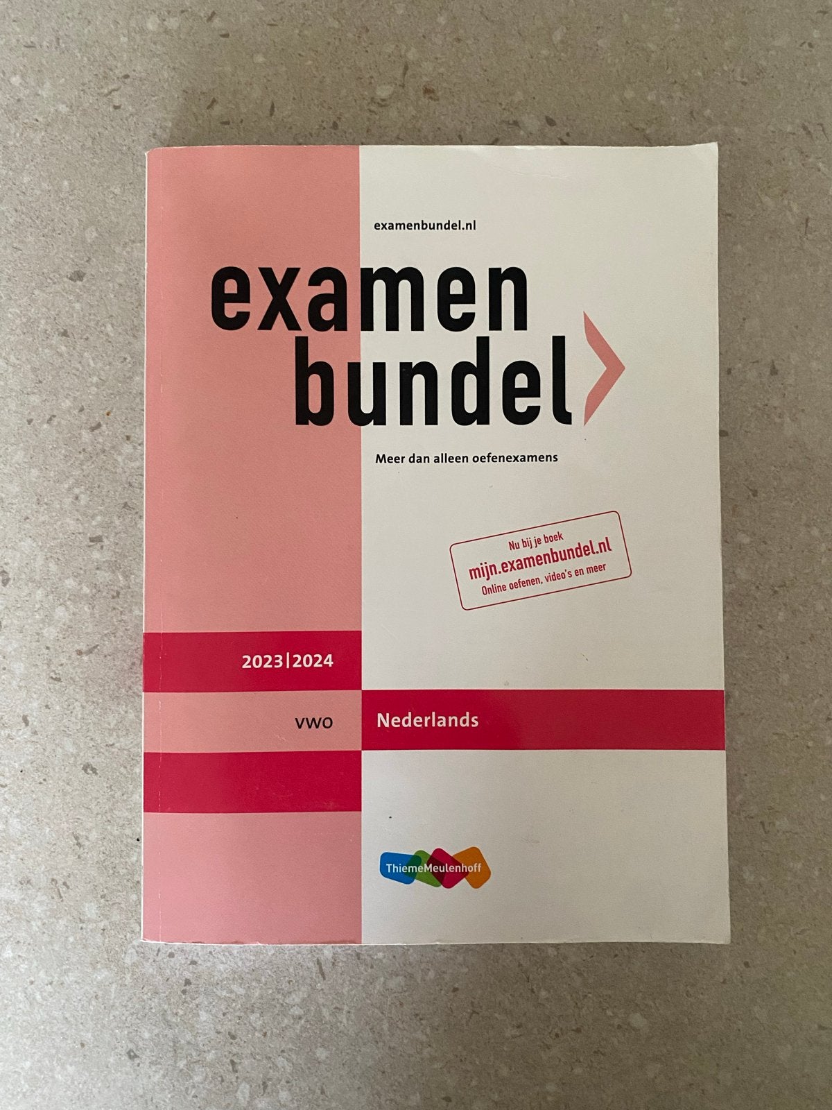 Examenbundel VWO Nederlands 2023/2024, Ophalen of Verzenden, Alpha, Gelezen