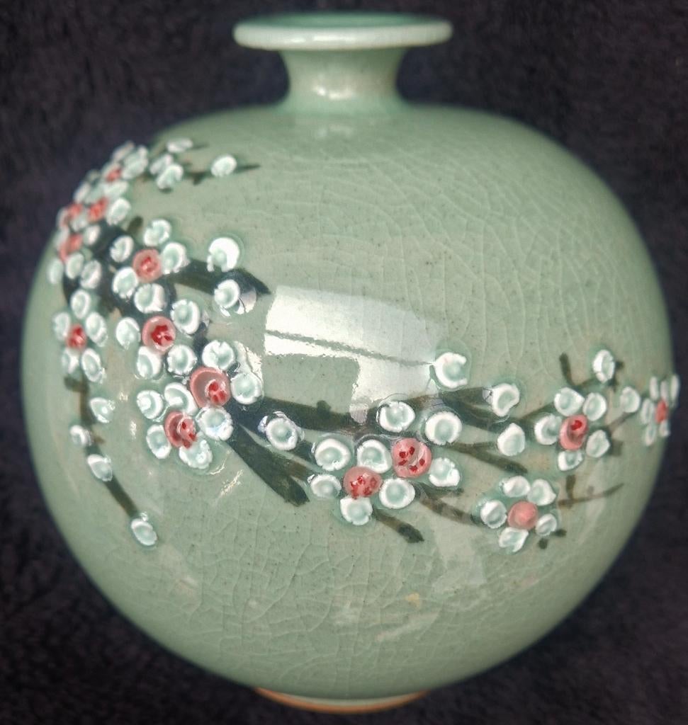 Schitterende Celadon kogelvaas Cherry blossom applique Japan, Ophalen of Verzenden