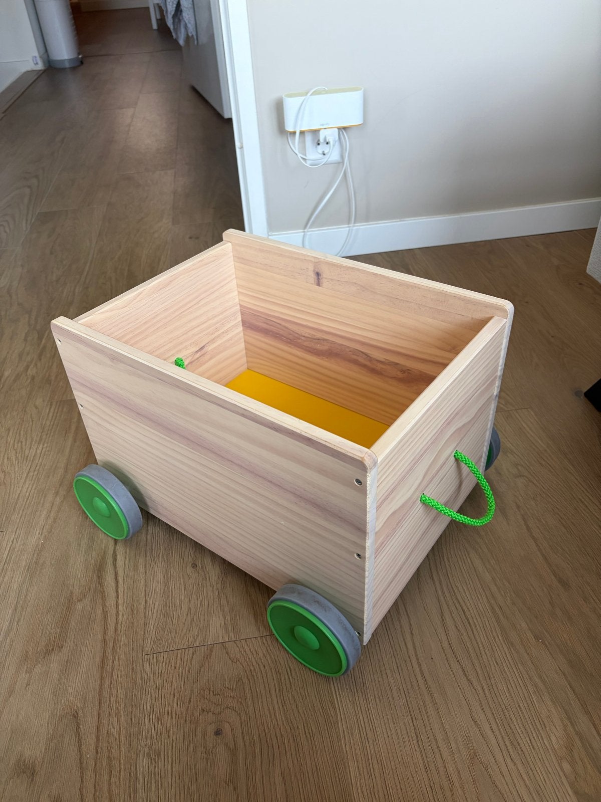 IKEA houten kar op wielen met groen trekkoord, Ophalen, Gebruikt, Jongen of Meisje