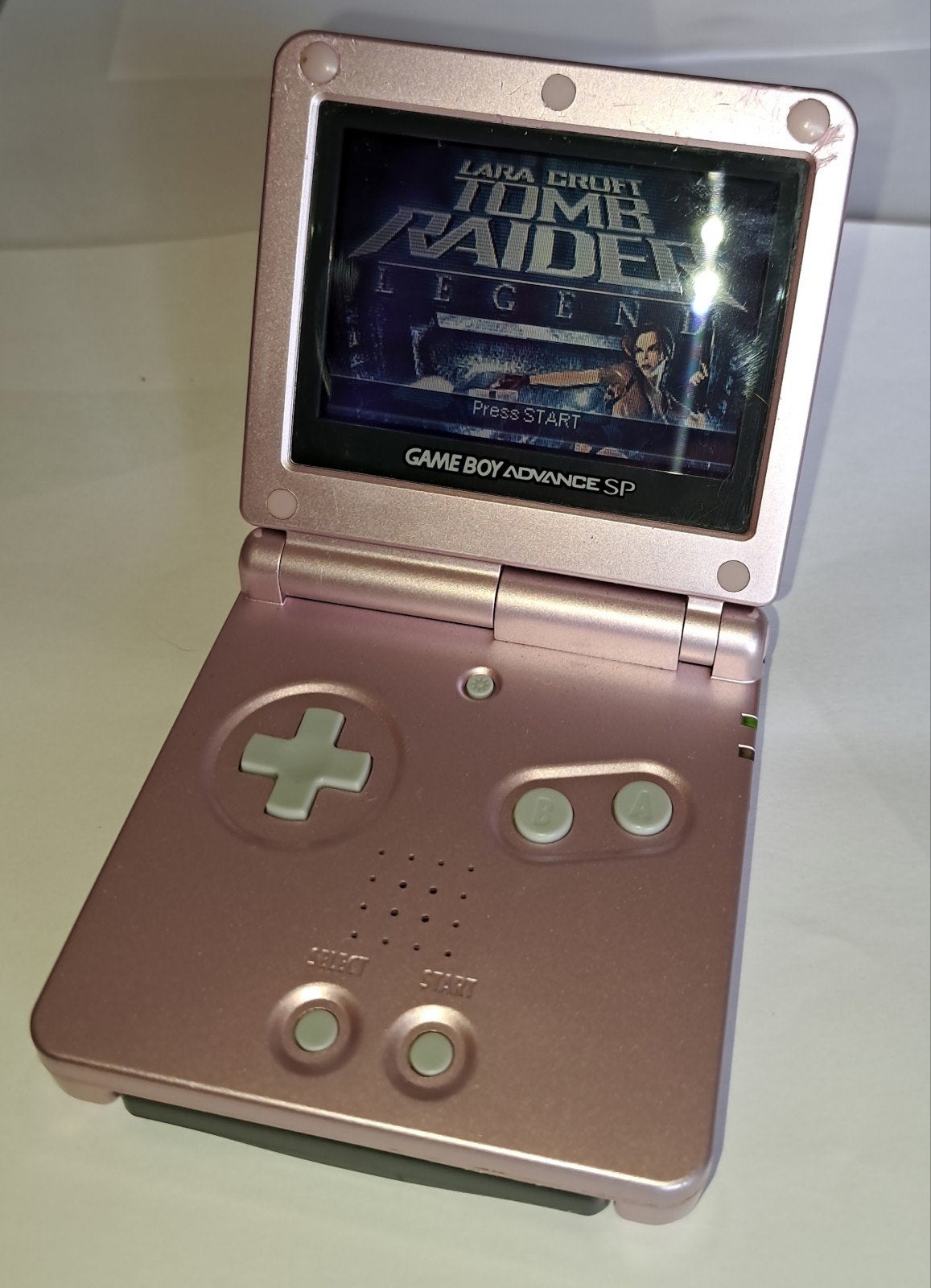 Roze Game Boy Advance SP met Tomb Raider Legend, Gebruikt, 1 speler, Vanaf 12 jaar, Ophalen