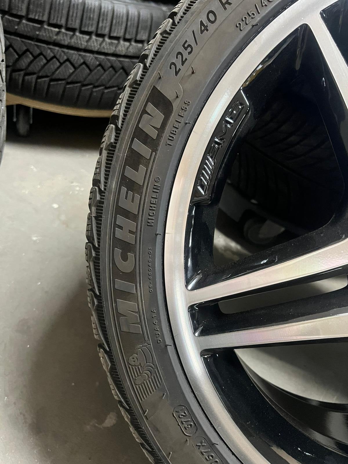 Mercedes AMG 18 inch CLA 45 A 45 Winterbanden, Ophalen, 18 inch, Gebruikt, Banden en Velgen