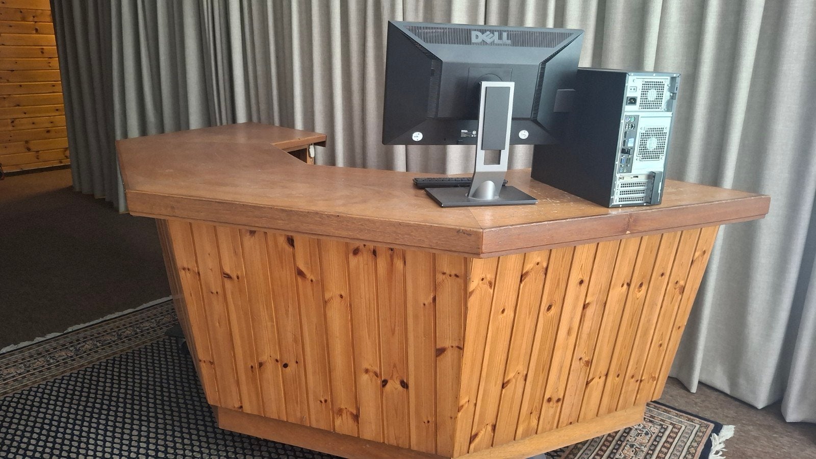 houten bar/balie met opbergruimte, Huis en Inrichting, Bureaus, Ophalen, Gebruikt, Hout, Bruin