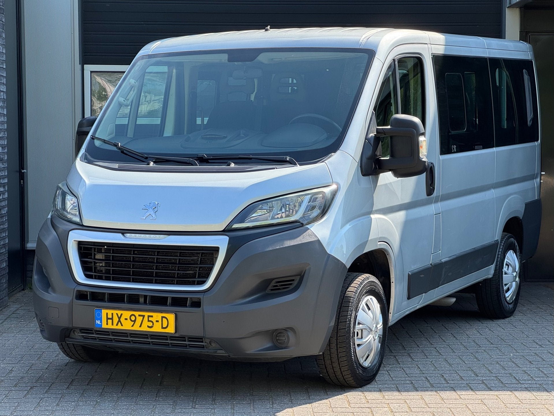 Peugeot Boxer 330 2.0 BlueHDI EURO6 L1H1 9P Airco, Navi, NAP, Auto's, Voorwielaandrijving, Gebruikt, Euro 6, 2500 kg