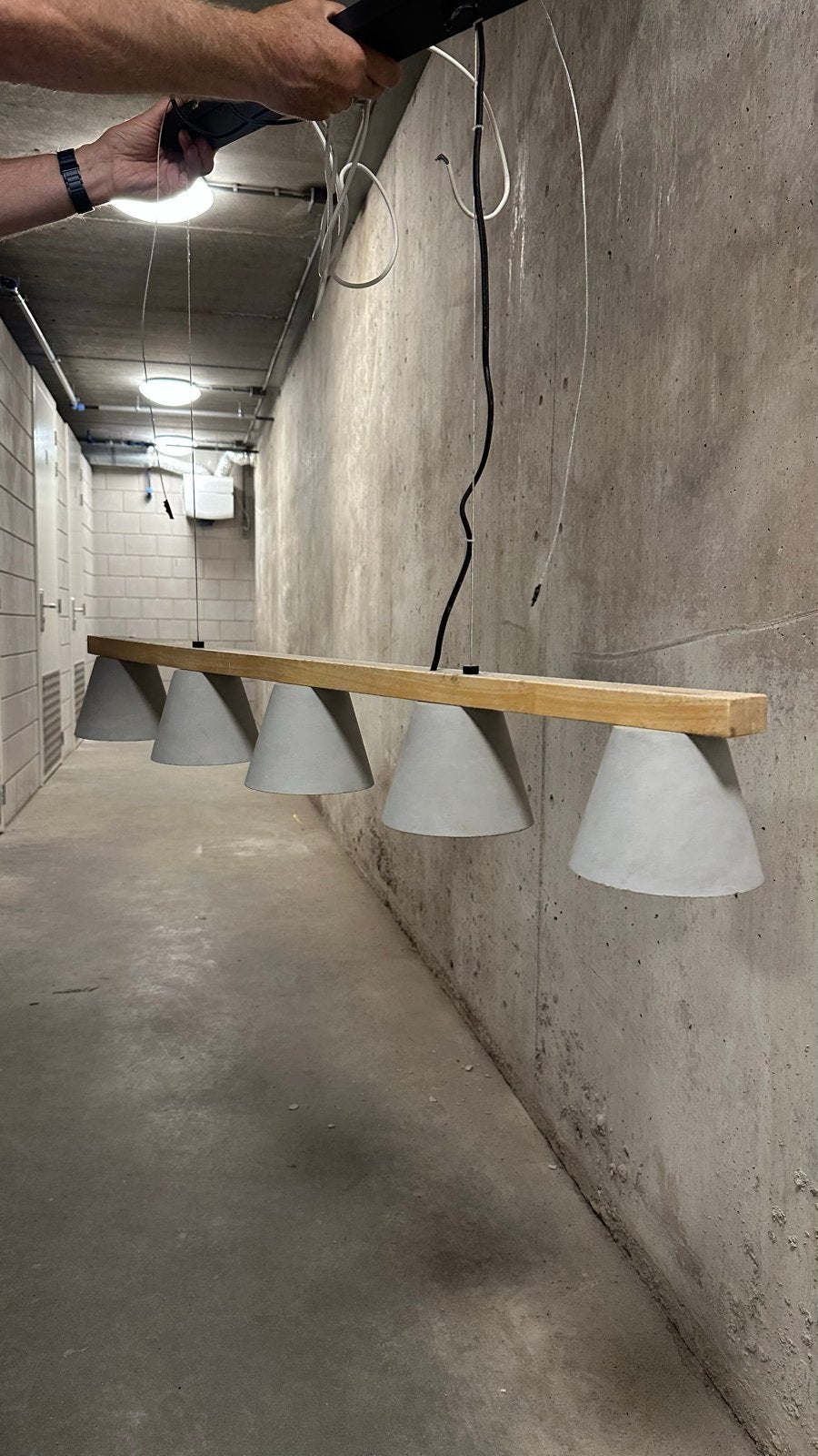 Lucide Hanglamp met 5 E14 fittingen en betonnen kappen, Ophalen, Zo goed als nieuw, Hout, E14 (klein)