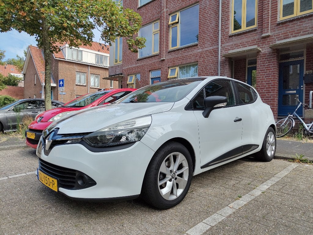 Renault Clio 0.9 TCE 66KW 5-DRS 2015 Wit, Voorwielaandrijving, Stof, 40 €/maand, Zwart