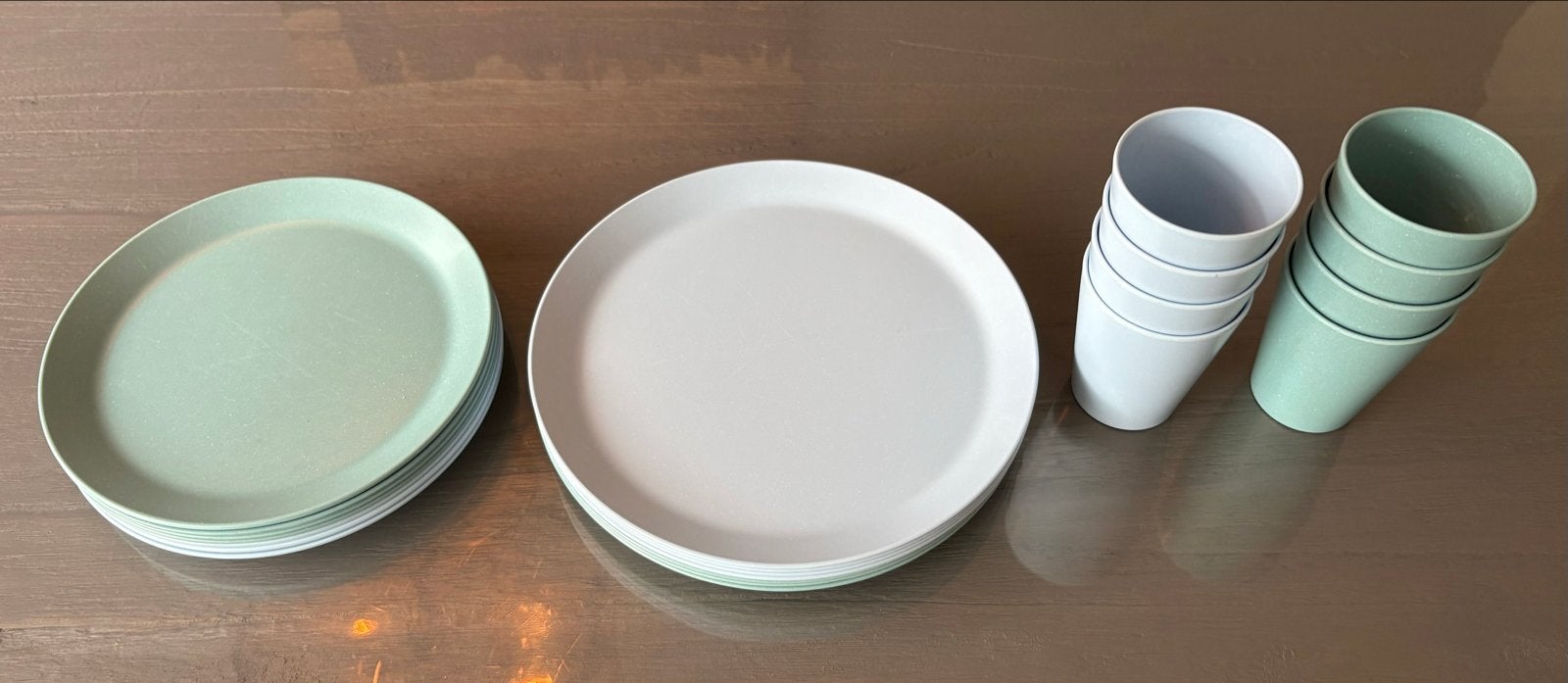 Mepal servies: borden en bekers in groen en grijs, Huis en Inrichting, Keuken | Servies, Ophalen, Kunststof, Gebruikt, Mepal