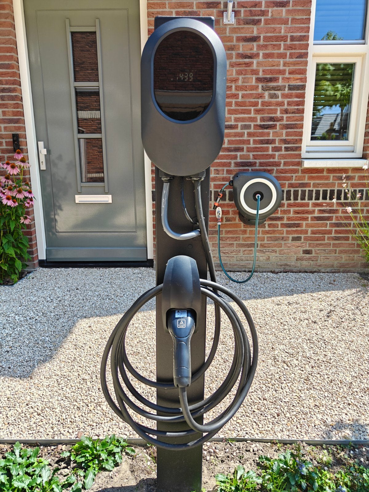 Volt Time One met paal met sokkel, Ophalen, Zo goed als nieuw, Laadpaal en Laadkabel