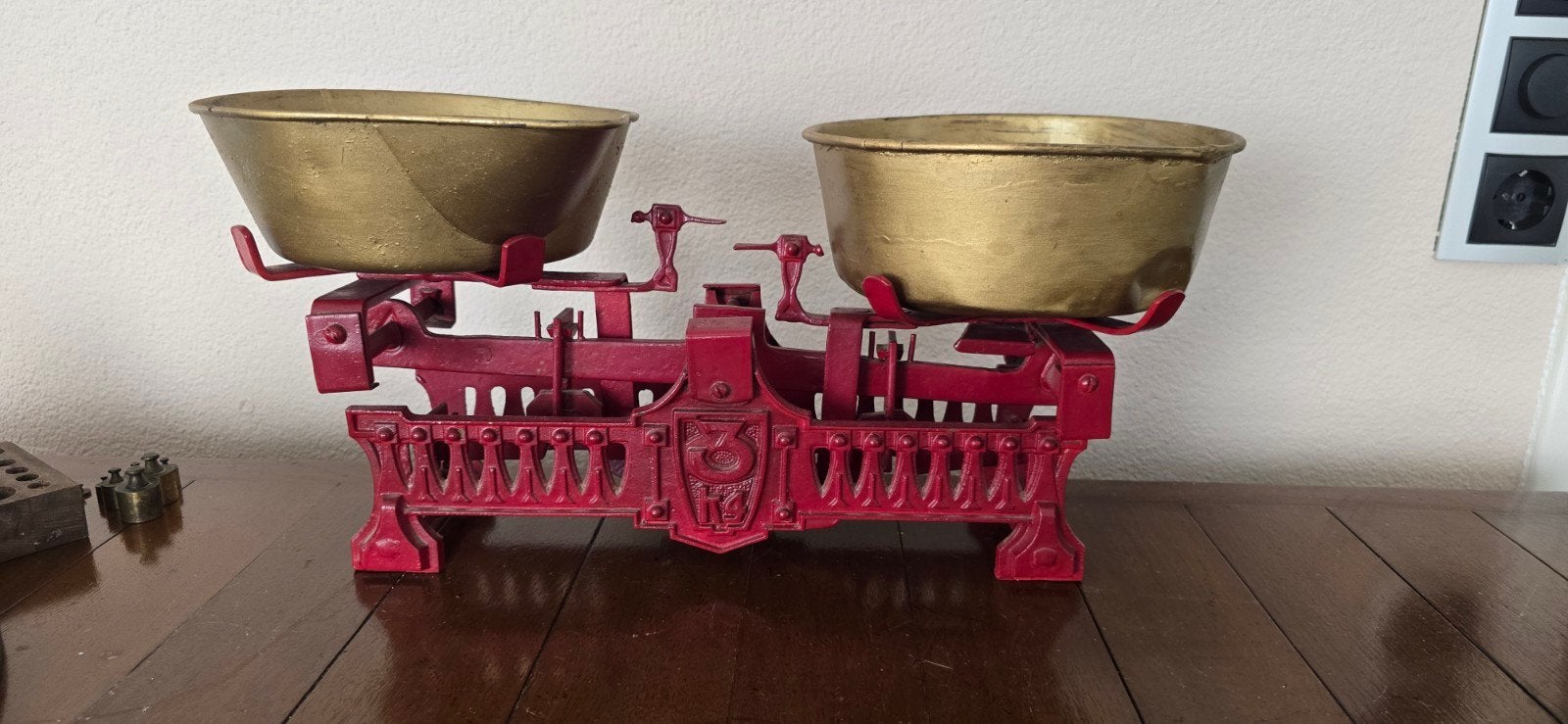 Antieke weegschaal met koperen schalen, Antiek en Kunst, Antiek | Koper en Brons, Ophalen of Verzenden