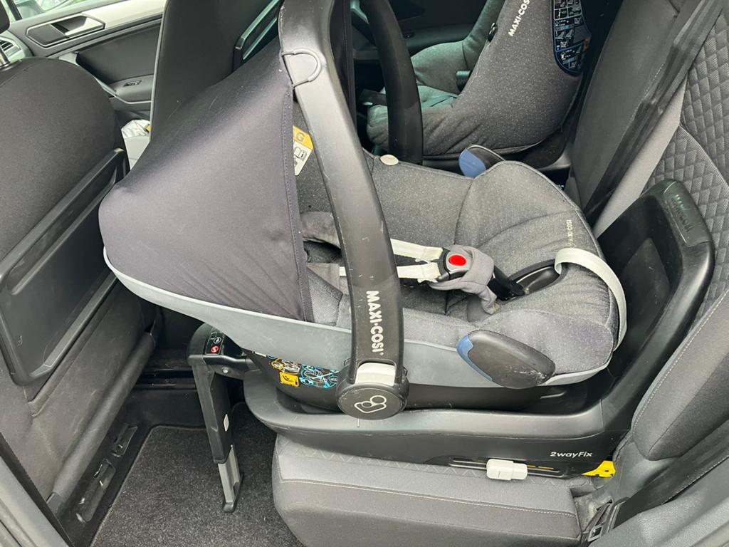 Maxi-Cosi Pebble Plus, met Isofix base | € 45, Ophalen, Zo goed als nieuw, Isofix, 0 t/m 13 kg