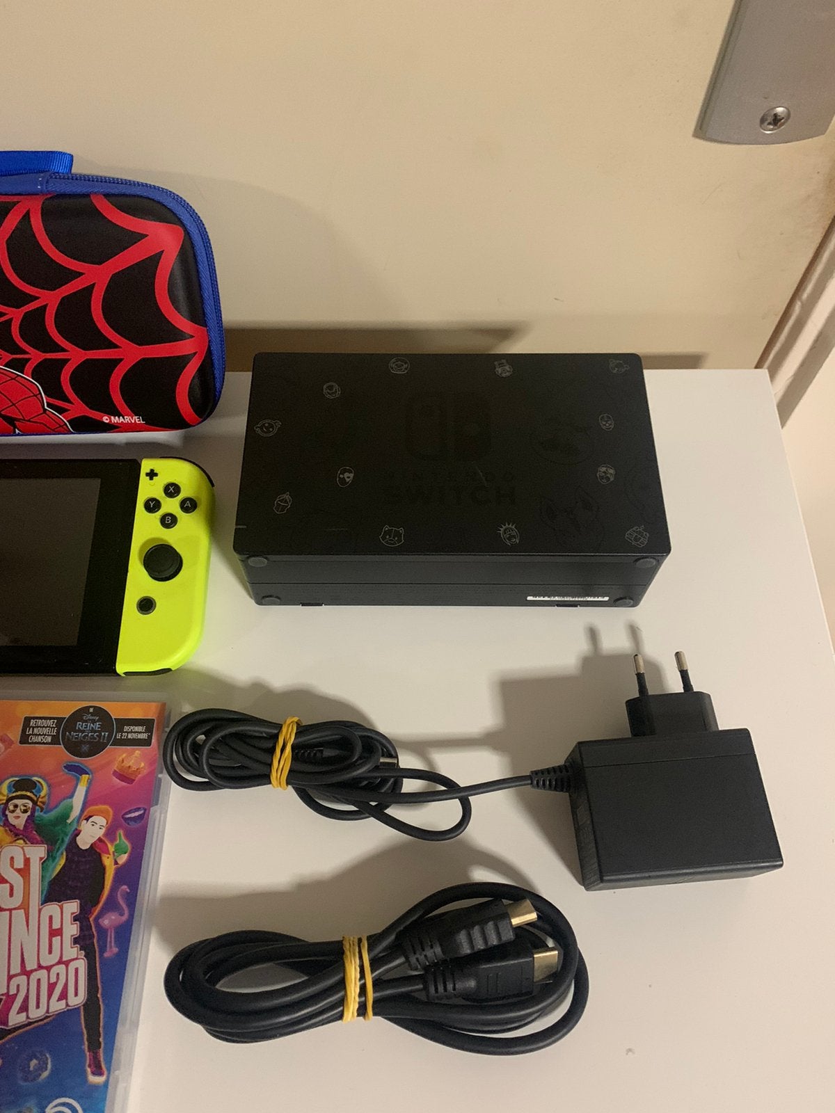 Foto 4 van Nintendo Switch V1 + 3 Games & Veel Accessoires