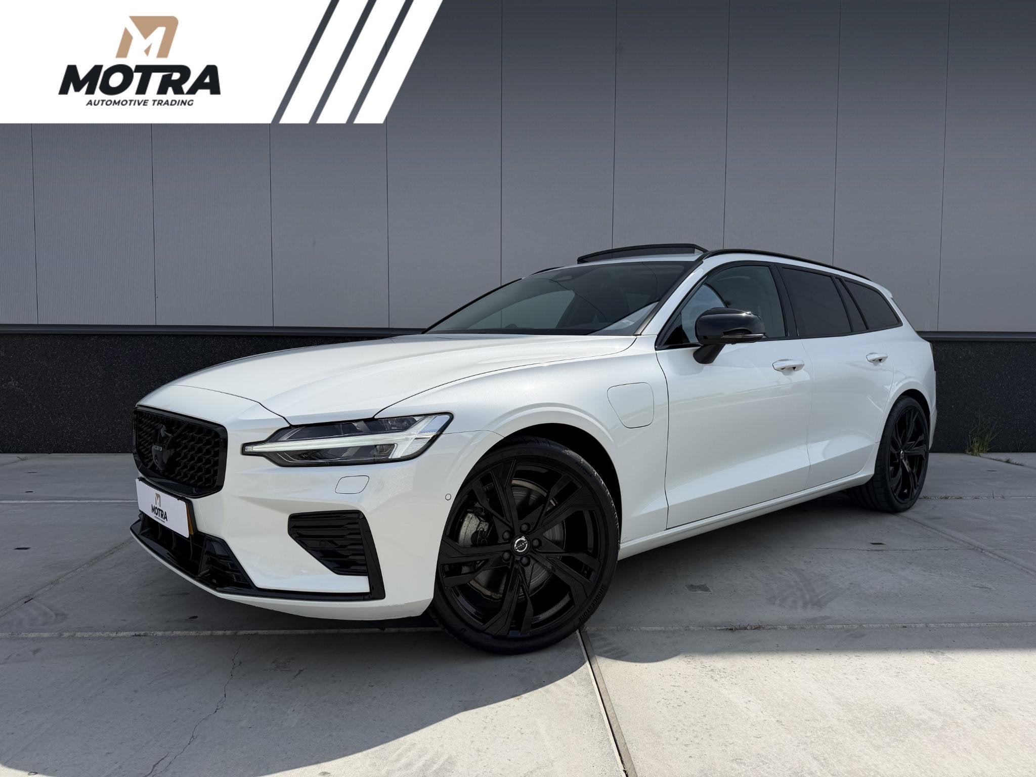 Volvo V60 2.0 T8 Hybrid 455pk AWD Ultra Dark Black Edition |, Automaat, Dealer onderhouden, Gebruikt, Euro 6