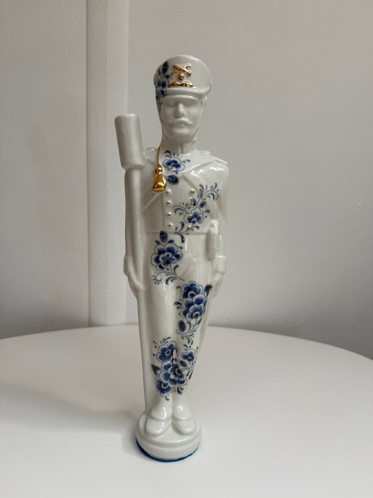 Lammers en Lammers beeldje  'Make Love Not War' soldaat 28cm, Ophalen of Verzenden, Zo goed als nieuw, Mens