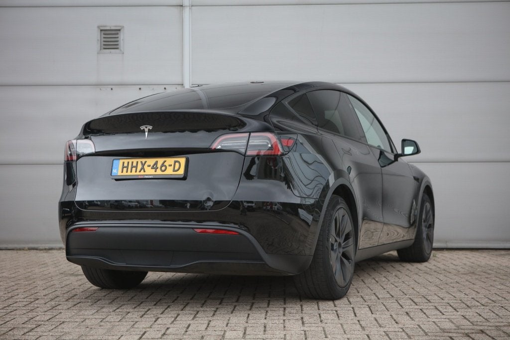 Tesla Model Y Long R. RWD 75 kWh | FSD | (bj 2025), Auto's, Automaat, 0 cilinders, Gebruikt, Zwart