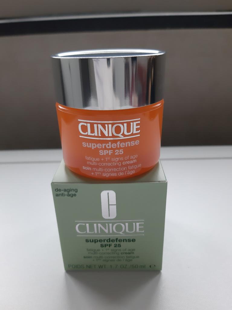 Clinique Superdefense Spf 25., Verzenden, Nieuw, Gehele gezicht, Verzorging