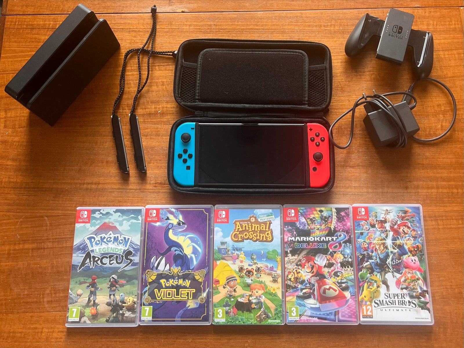 Nintendo Switch OLED met 5 games en accessoires, Spelcomputers en Games, Spelcomputers | Nintendo Switch, Zo goed als nieuw, Switch OLED