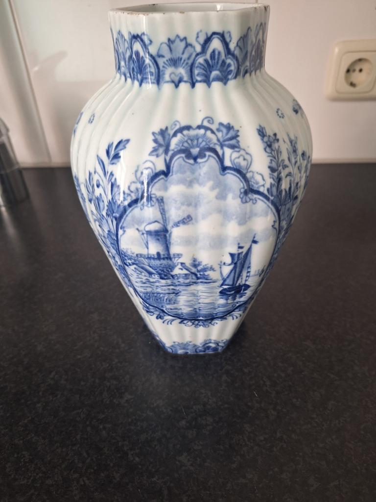 Antieke Delftsblauwe Vaas met Molen en Schepen, Antiek en Kunst, Antiek | Vazen, Ophalen