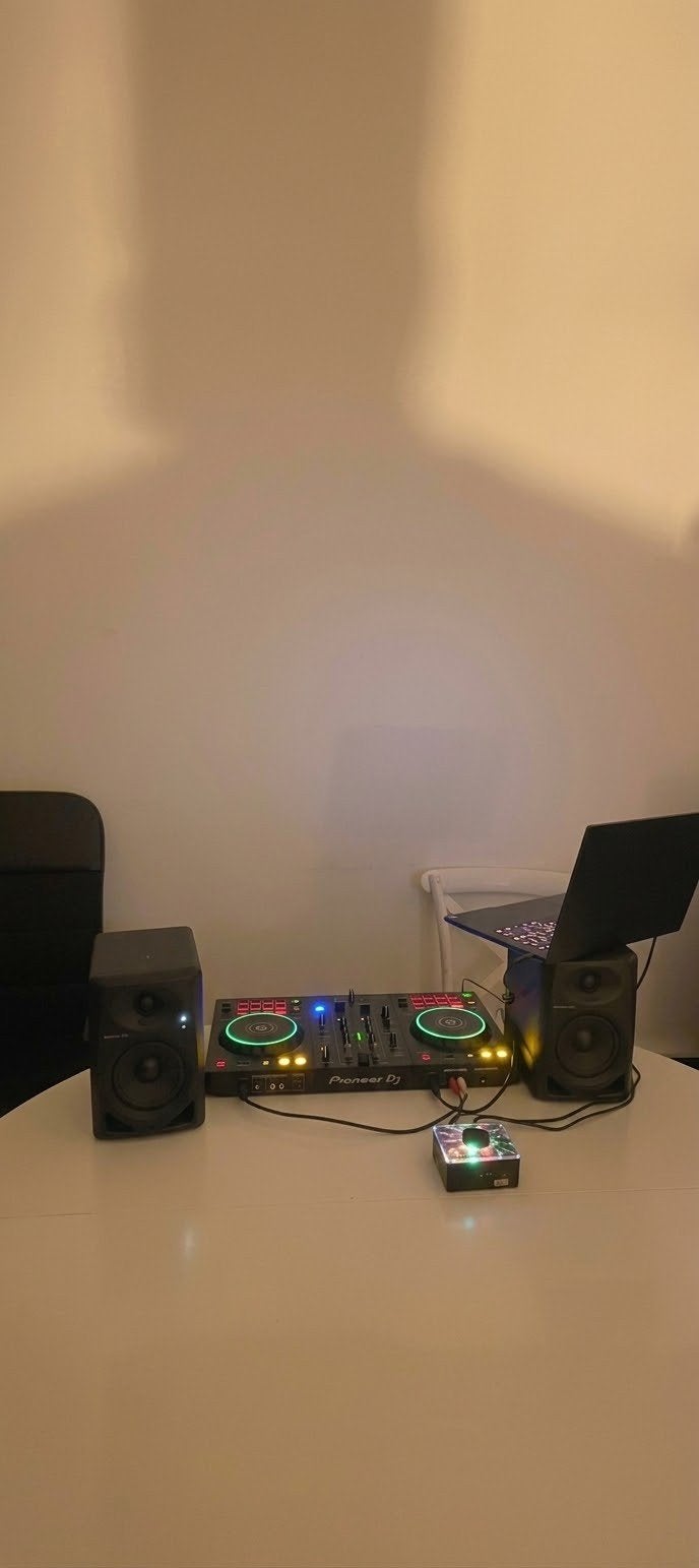 Pioneer DJ-set: DDJ-400 controller en DM-40 speakers