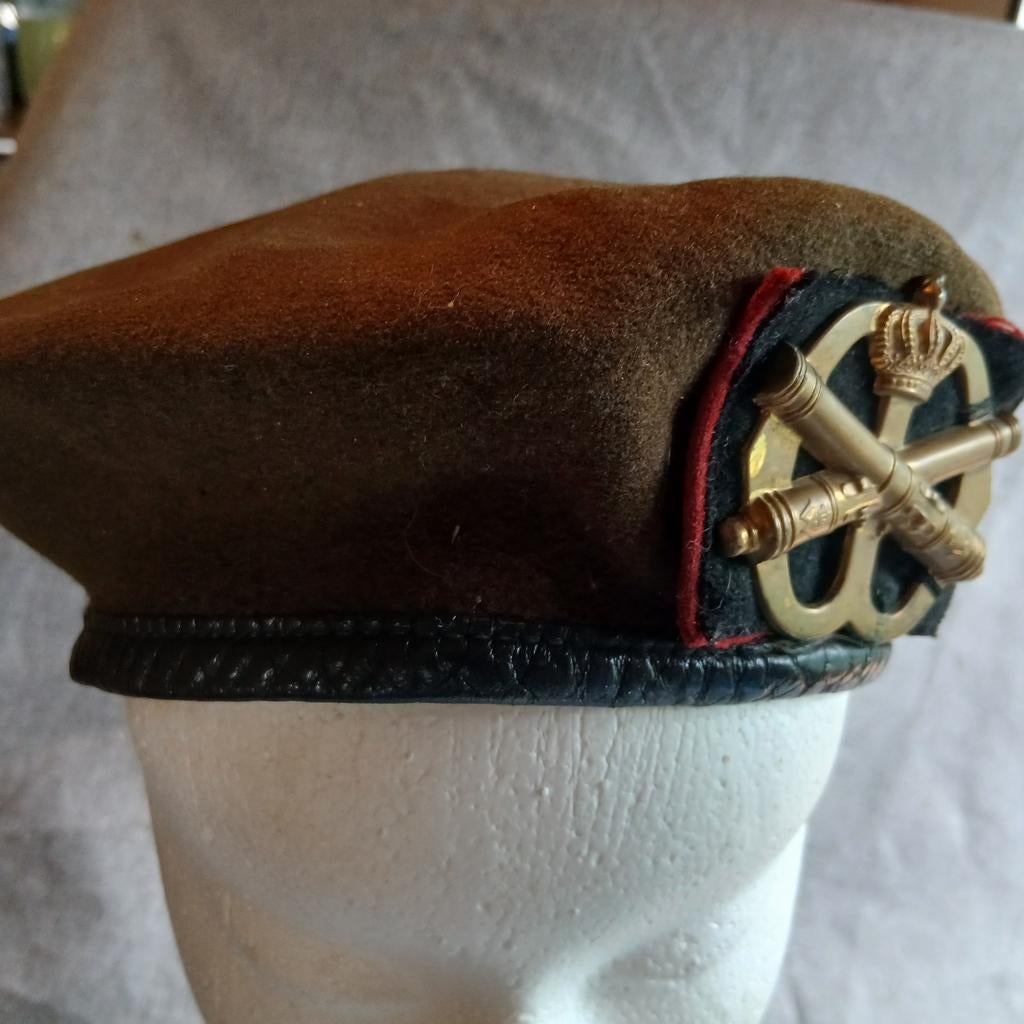 Leger baret met embleem "Artillerie", Ophalen of Verzenden