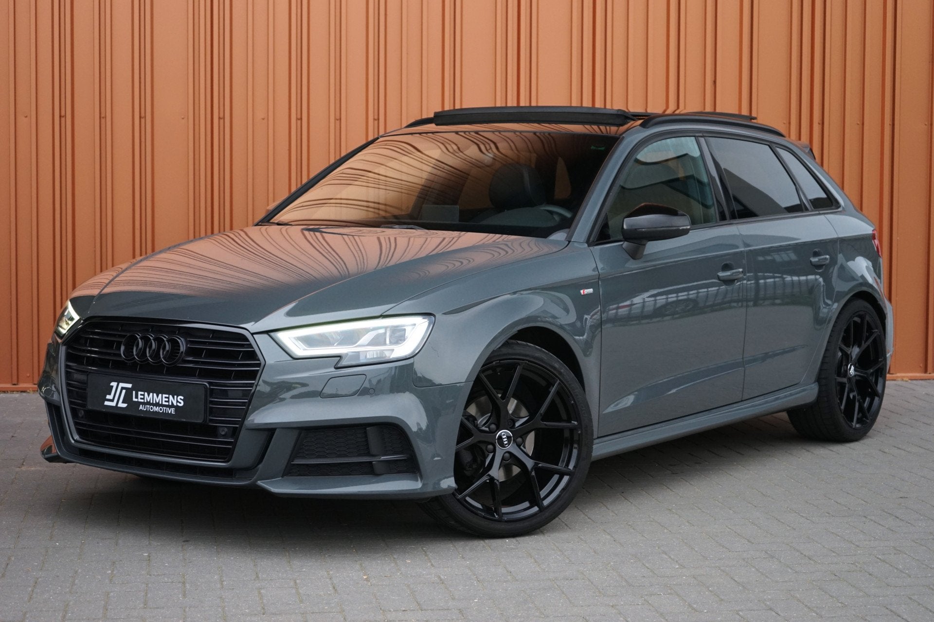 Audi A3 Sportback 35 TFSI S-line 150PK NANOGRAU Panodak B&O, Automaat, Gebruikt, Zwart, 4 cilinders