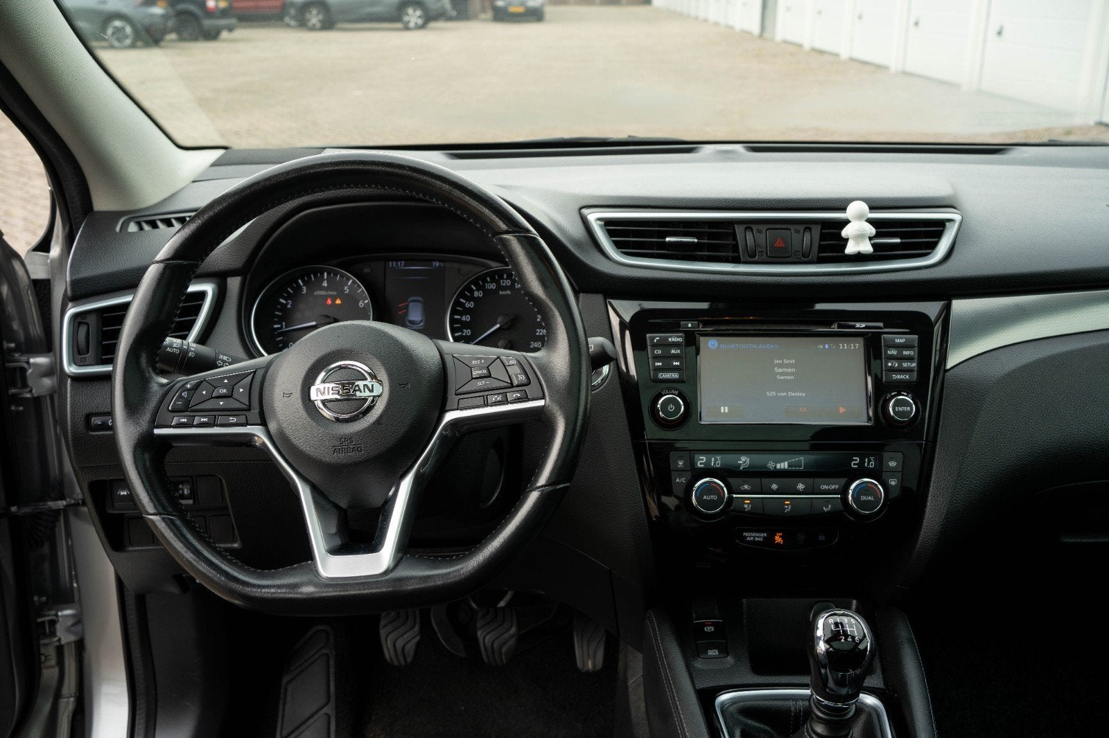 Foto 8 van Nissan Qashqai 1.2 Dig-t 115pk 2018 Grijs 64.268 KM