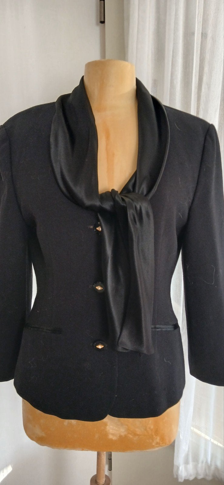 HAUBER Klasse jasje zwart met satijnen halsstrik, Kleding | Dames, Maat 38/40 (M), Verzenden, Zwart, Nieuw