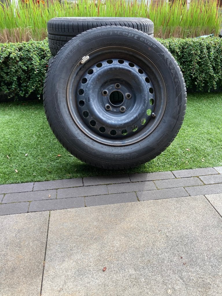 Winterbanden op zwarte stalen velgen, Auto-onderdelen, Banden en Velgen, Ophalen, 18 inch, Overige, Gebruikt
