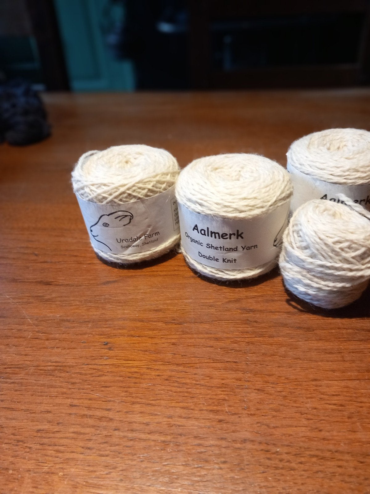3 bolletjes Aalmerk dk shetland wol. Uradale farm., Hobby en Vrije tijd, Breien en Haken, Ophalen of Verzenden, Nieuw, Breien of Haken