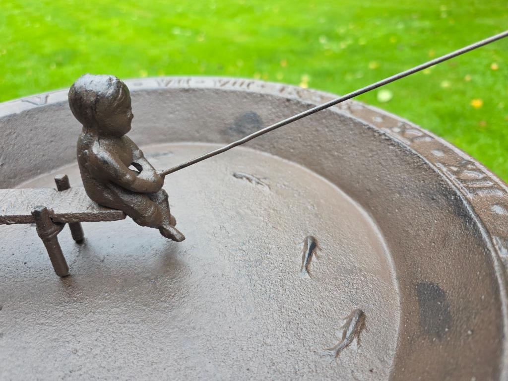 VOGELDRINKSCHAAL MET ZONNEWIJZER / gietijzer, Tuin en Terras, Nieuw, Metaal, Info@huisentuindecoratiemarie.nl, Huis en tuin decoratie marie