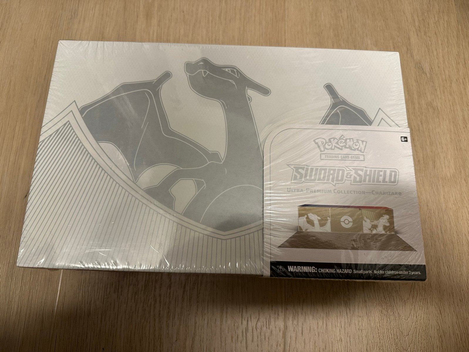 Pokémon Sword & Shield Ultra-Premium Collection Charizard, Ophalen of Verzenden, Nieuw, Overige typen