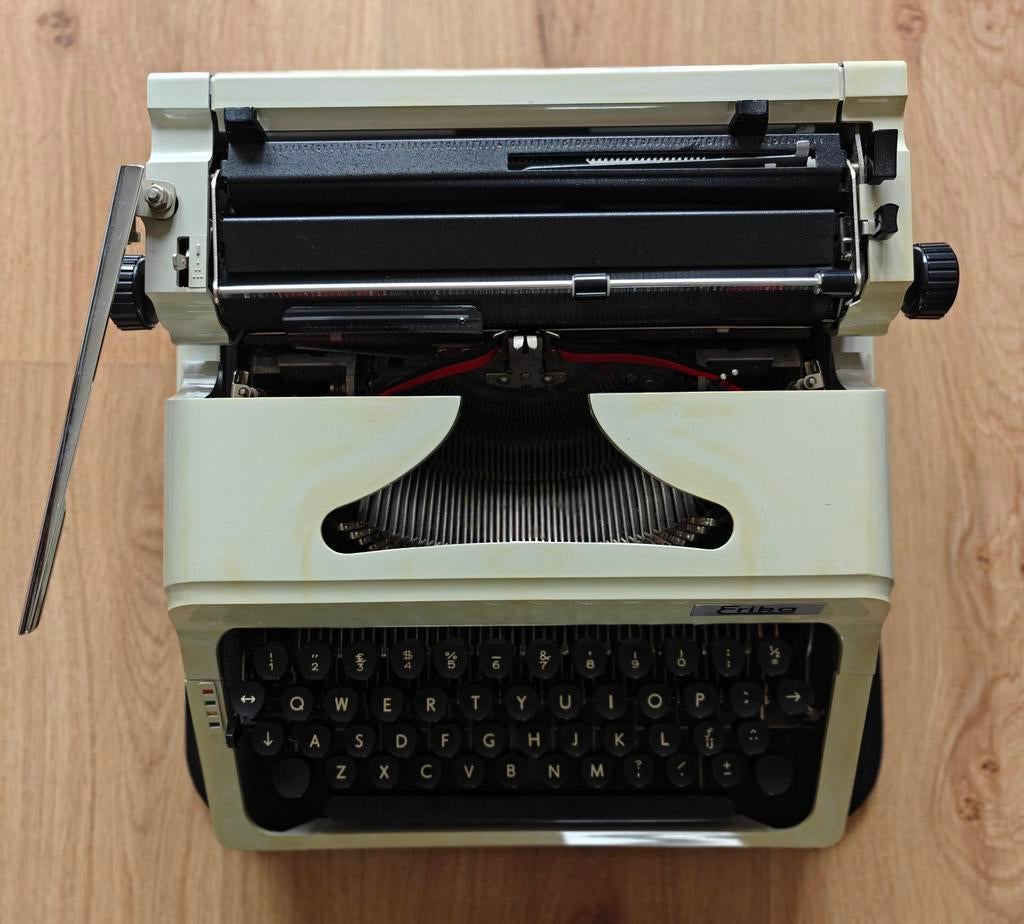 Vintage typemachine Erika (met originele koffer), Diversen, Typemachines, Ophalen, Gebruikt