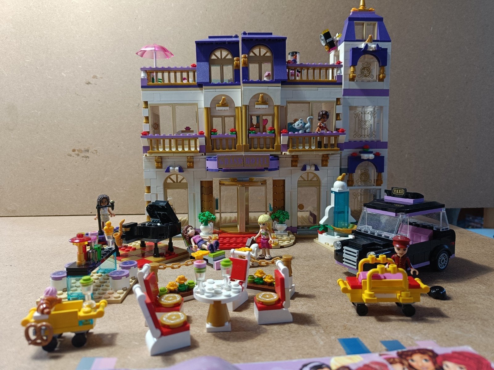 Lego Friends Grand Hotel 41101 - Compleet met handleiding, Kinderen en Baby's, Ophalen of Verzenden, Gebruikt, Lego