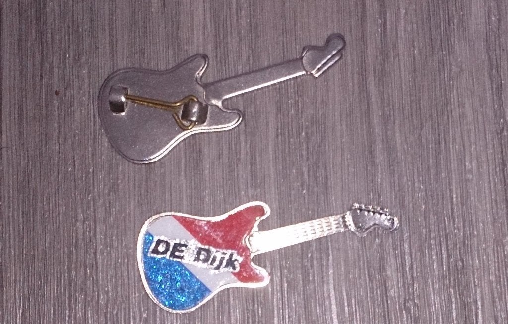 De Dijk Nederlandse popgroep gitaar speldjes band Huub, Ophalen of Verzenden, Gebruikt