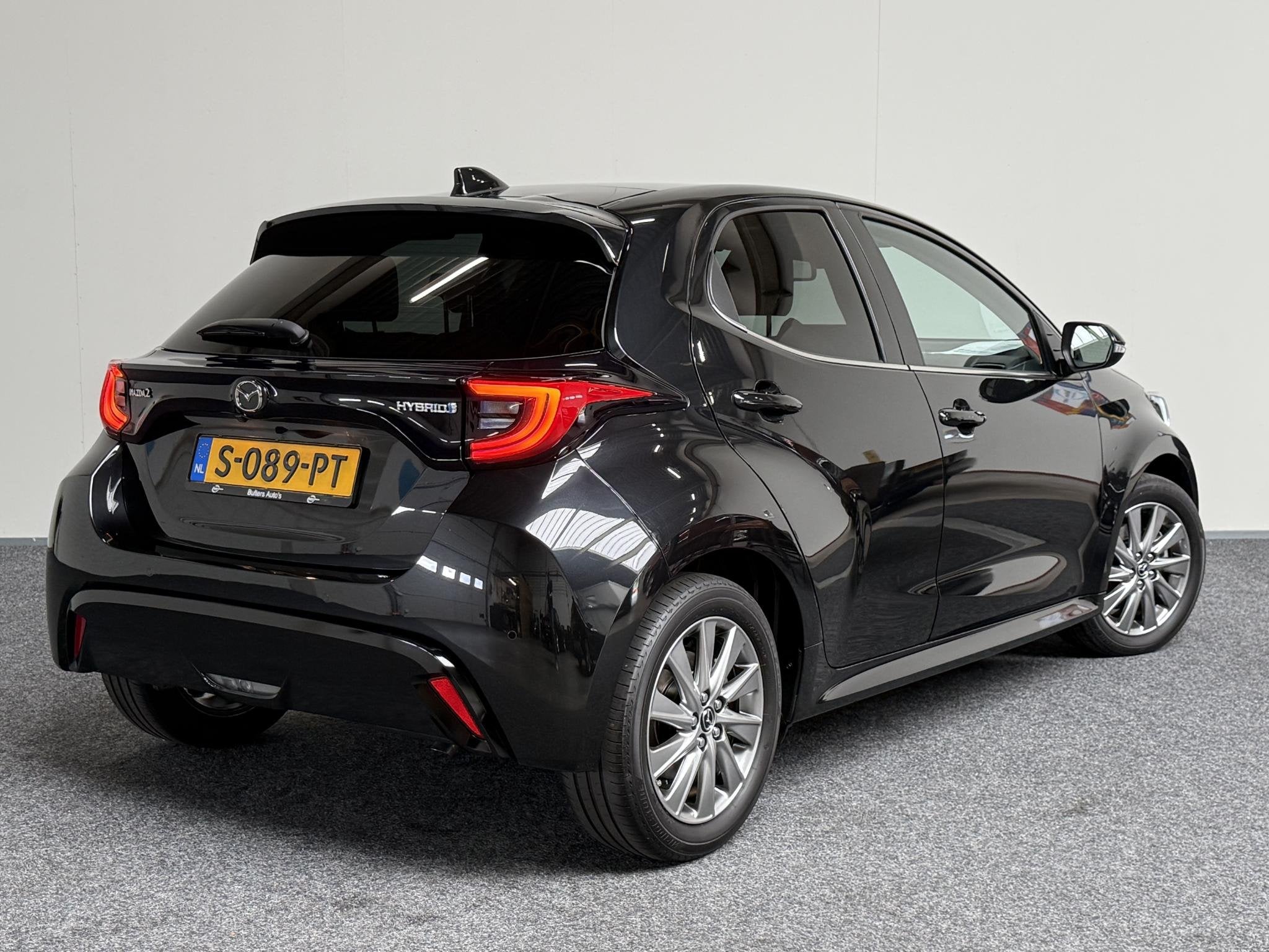 Mazda 2 Hybrid 1.5 Select PANO | CAMERA | CARPLAY | LMV, Auto's, Dealer onderhouden, 450 kg, Gebruikt, Zwart