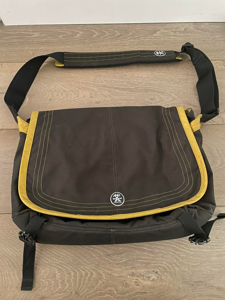 Crumpler laptoptas/camera antraciet nieuw staat 15 inch, Computers en Software, Laptoptassen, Ophalen, 15 inch, Zo goed als nieuw