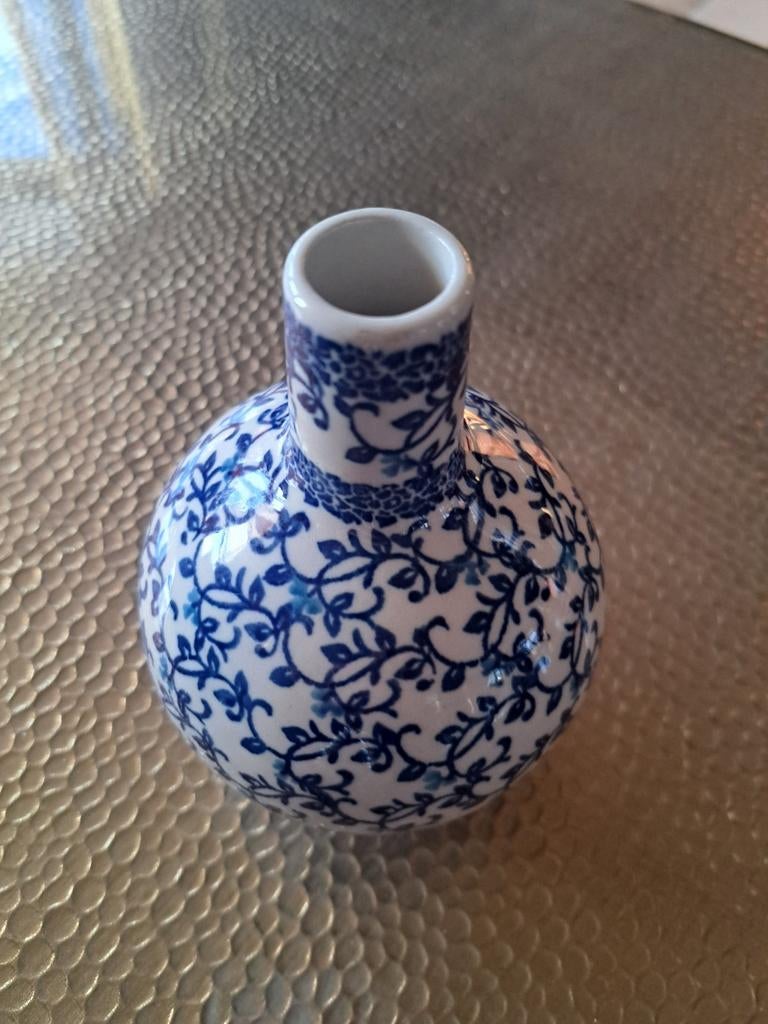 Bunzlau  vaasje  14 cm hoog  10 cm breed, Verzenden