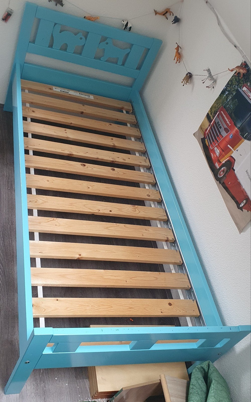 Geverfd peuterbed van IKEA, met of zonder matras, Kinderen en Baby's, Kinderkamer | Bedden, Gebruikt, 70 tot 85 cm, 140 tot 160 cm