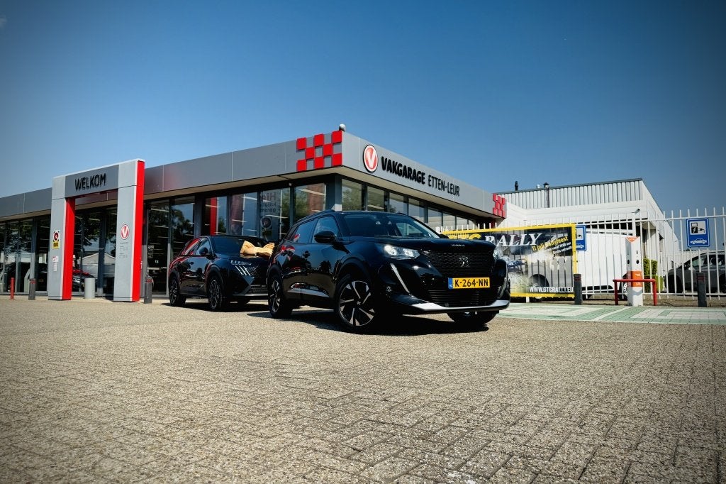 Peugeot e-2008 EV Allure 50 kWh | STOELVERW. | ADAPTIEVE CRU, Auto's, Gebruikt, 89 %, Zwart, 1523 kg