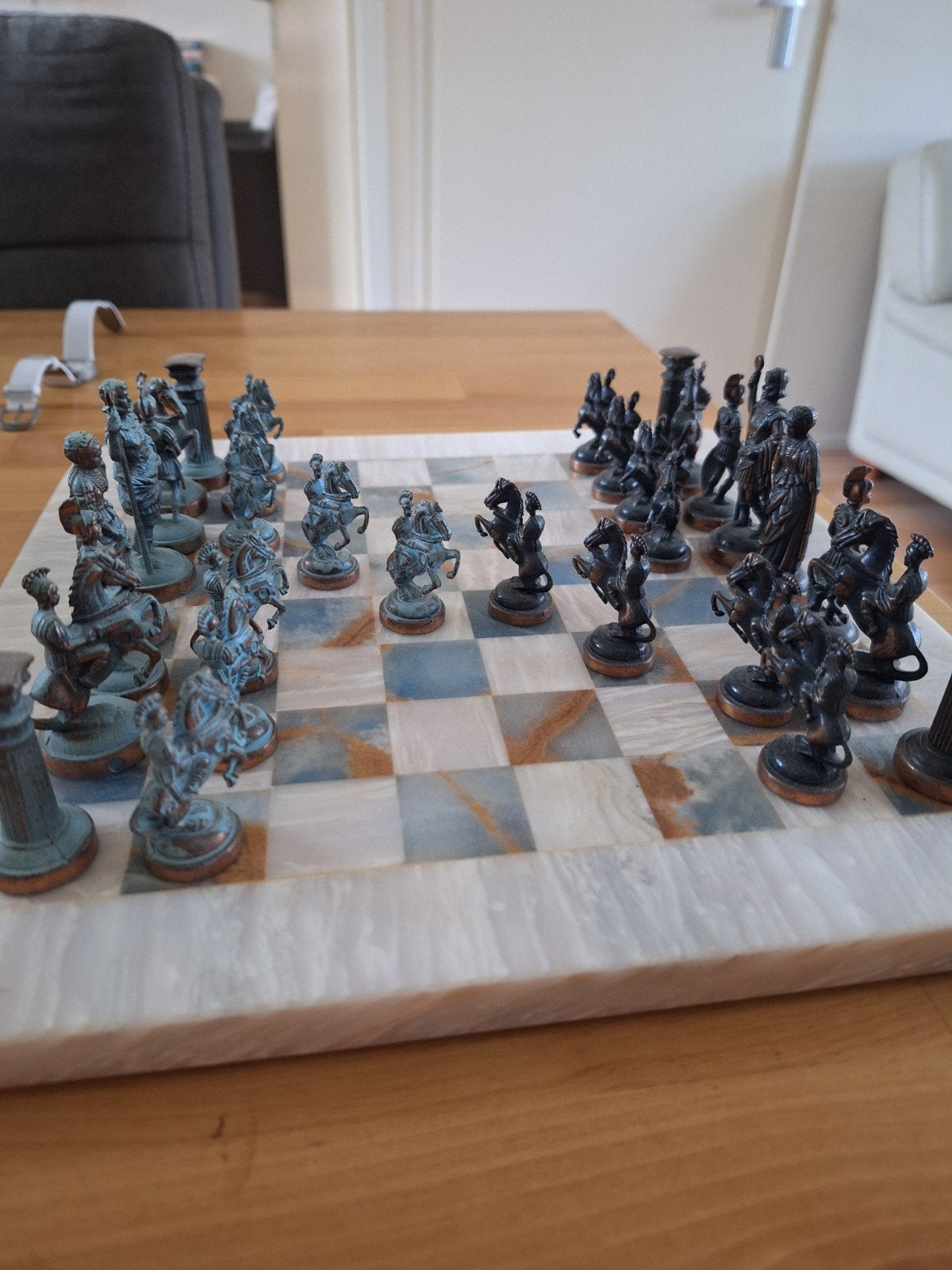 Uniek schaakspel met marmeren bord en Romeinse figuren, Een of twee spelers, Ophalen of Verzenden, Zo goed als nieuw, Onbekend