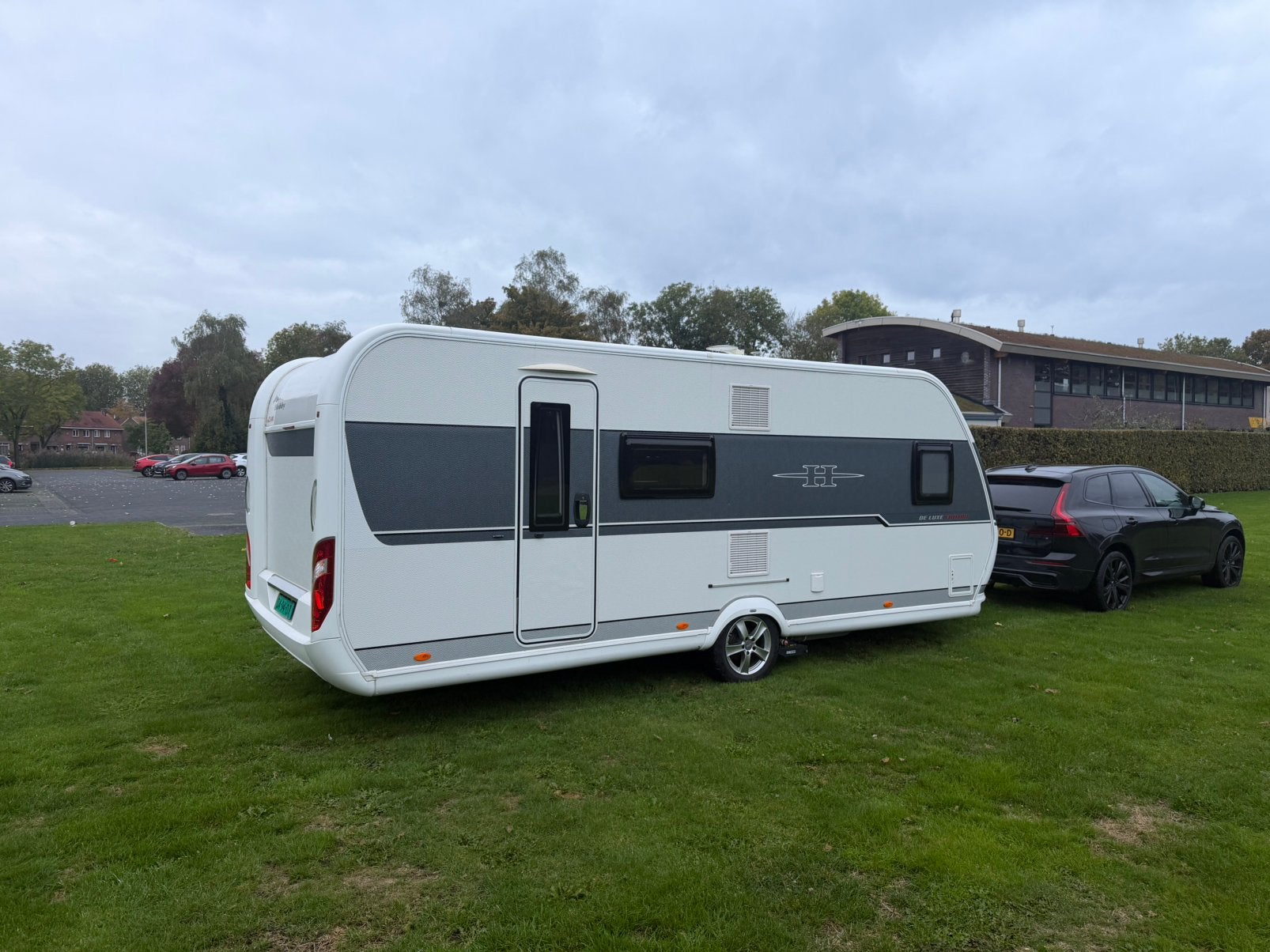 Hobby 560 KMFe 2018 | 3- stapelbed | Mover | Vloerverwarming, Rondzit, Hobby, Bedrijf, 5 tot 6 meter