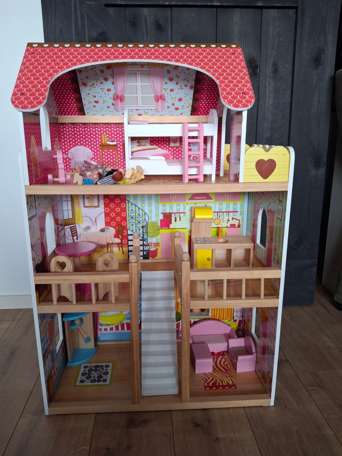 Houten poppenhuis met meubels en poppen, Ophalen, Gebruikt, Poppenhuis